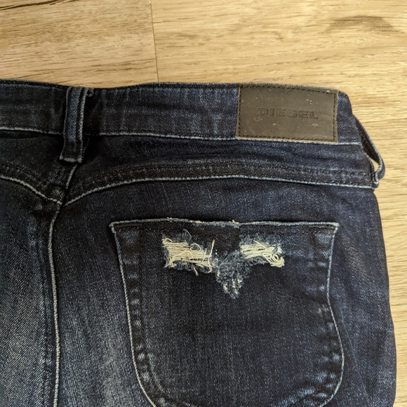 As new, Diesel "Gracey" low rise skinny jeans, size 25x32, paid $165 - Picture 7 of 8